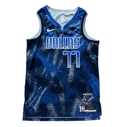 Dallas Mavericks 2023 Select Series Doncic (M)