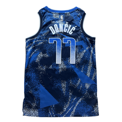 Dallas Mavericks 2023 Select Series Doncic (M)