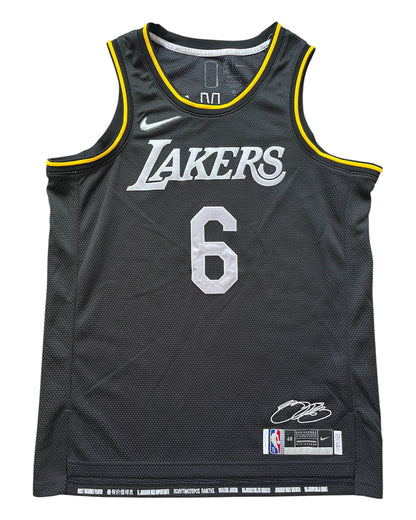 Los Angeles Lakers 2022 Select Series James (L)