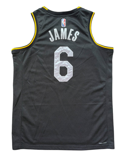 Los Angeles Lakers 2022 Select Series James (L)