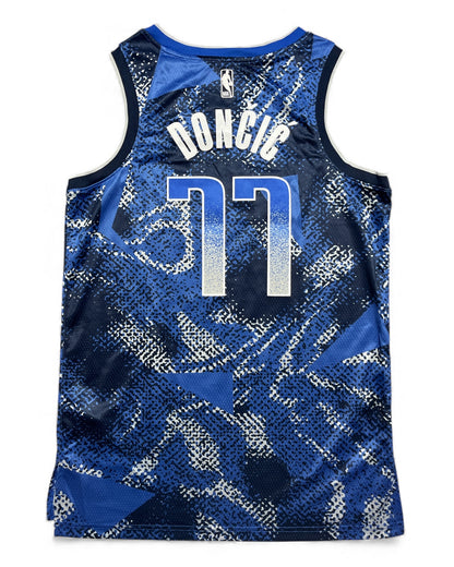 Dallas Mavericks 2023 Select Series Doncic (M)