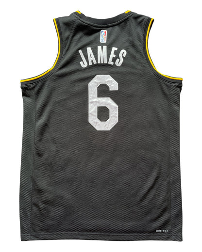 Los Angeles Lakers 2022 Select Series James (L)