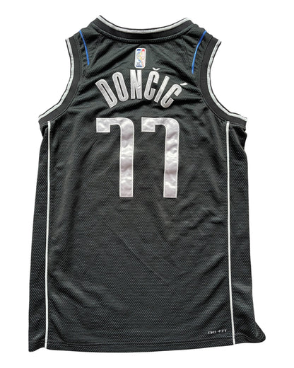 Dallas Mavericks 2022 Select Series Doncic (M) ROY