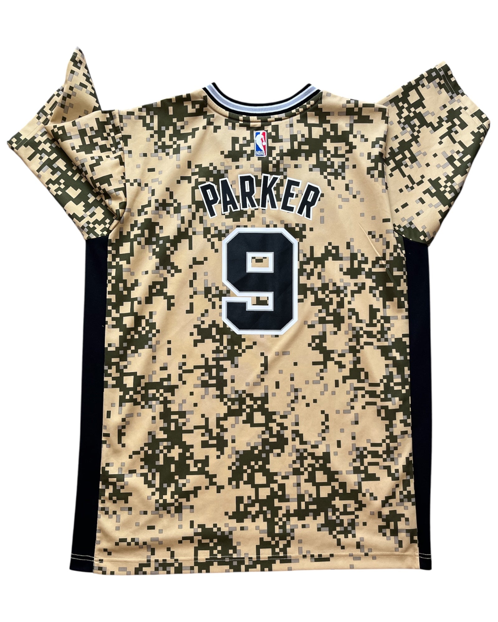 San Antonio Spurs 2014/2017 Hoops for Troops Parker (L)