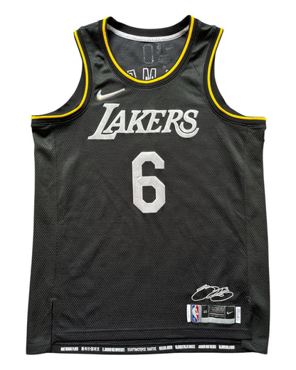 Los Angeles Lakers 2022 Select Series James (L)