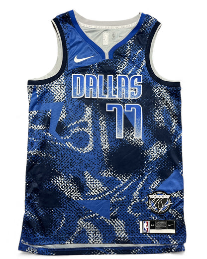 Dallas Mavericks 2023 Select Series Doncic (M)