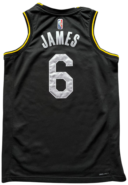Los Angeles Lakers 2022 Select Series James (L)